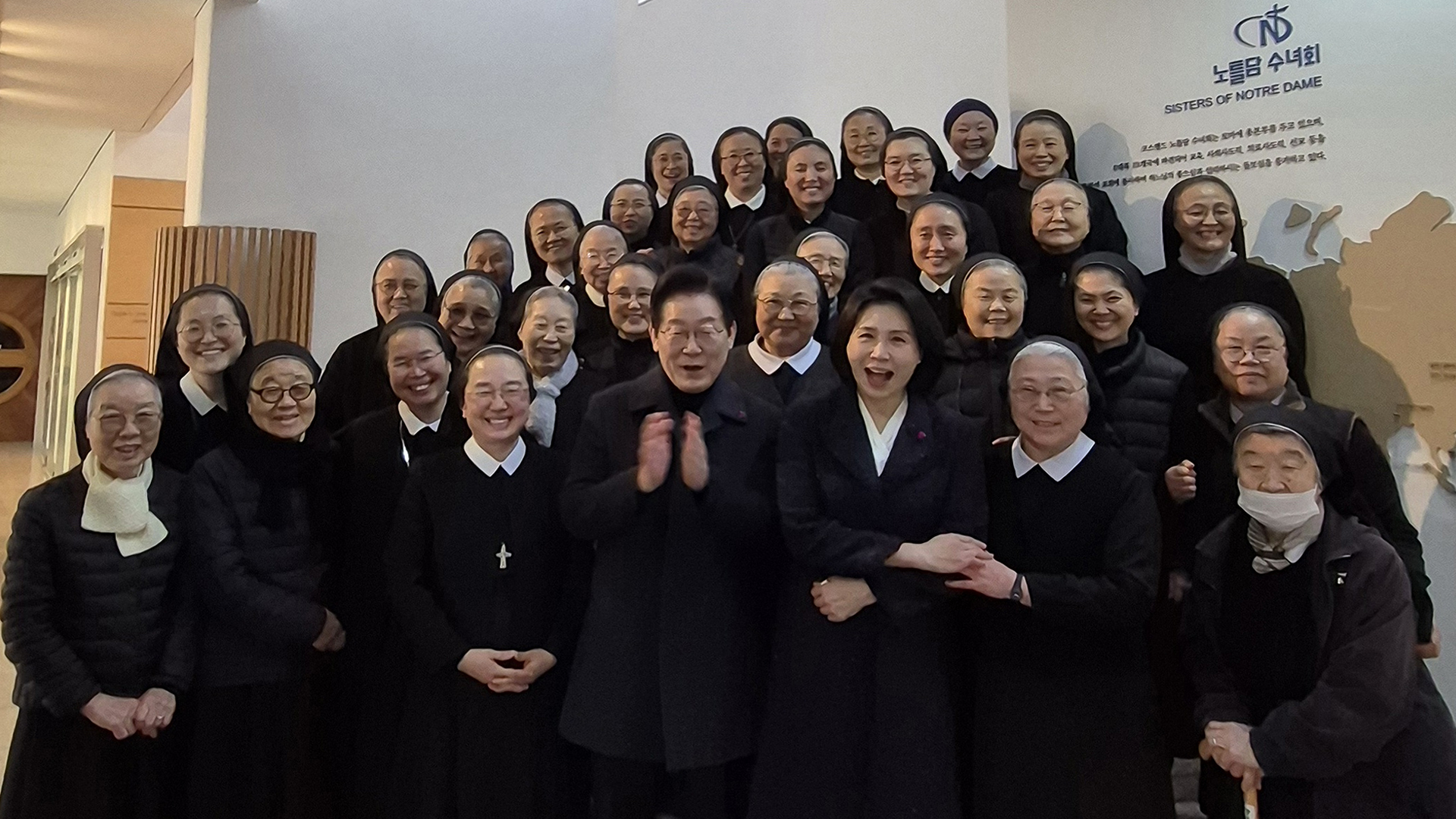 President Lee and First Lady’s Surprise Christmas Visit to Incheon Provincial House, South Korea